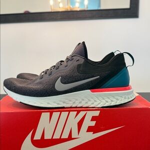 Nike Odyssey React Black and Gray Running Shoes size 9